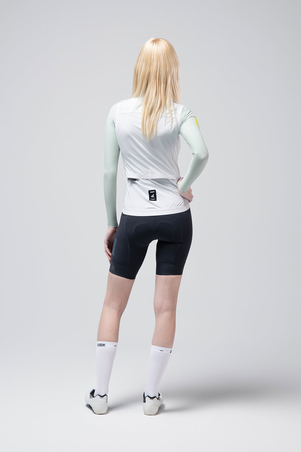 Gobik Vector 2.0 – Cortaviento de ciclismo mujer. (Blanco)