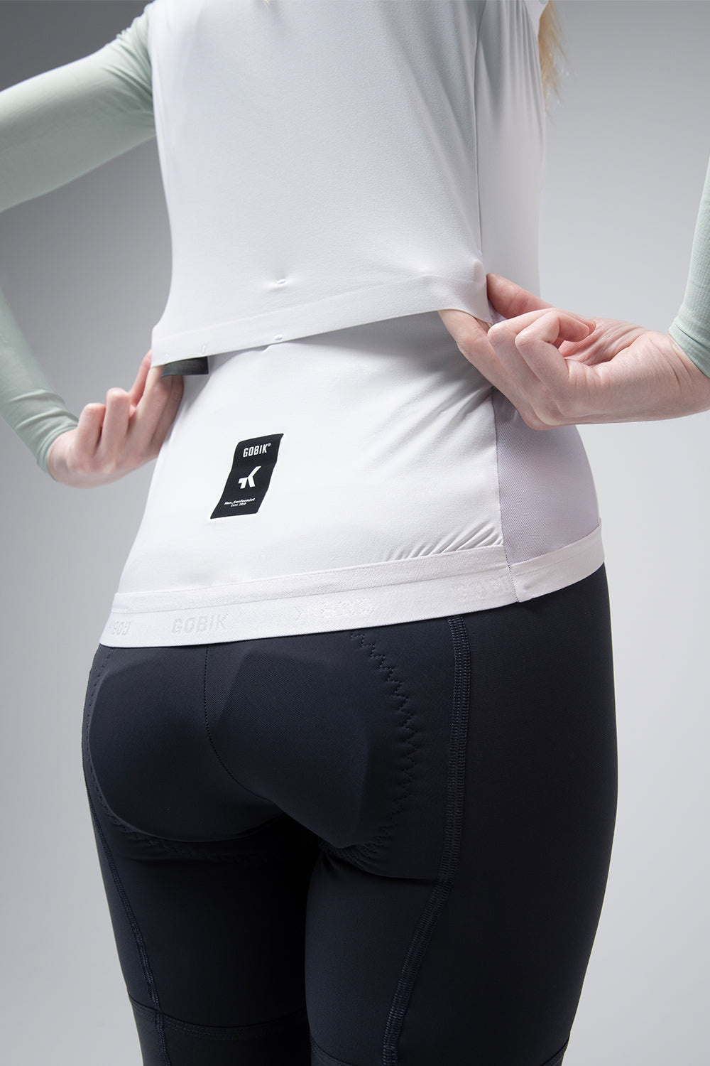 Gobik Vector 2.0 – Cortaviento de ciclismo mujer. (Blanco)
