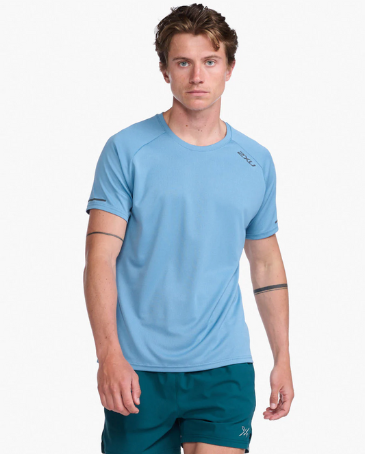 Polera deportiva Hombre manga corta Aero Tee celeste reflectante - 2XU